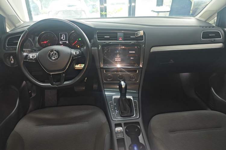 Used Volkswagen Golf 2020 280TSI DSG Comfort Version Center Console