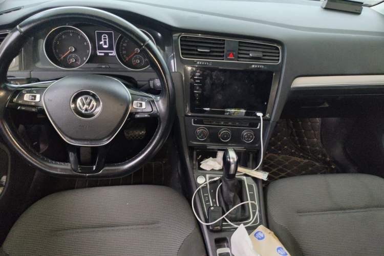 Used Volkswagen Golf 2020 Zhiai Edition 280TSI DSG Comfort Model Center Console