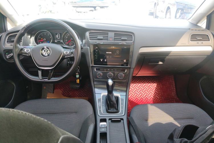 Used Volkswagen Golf 2020 280TSI DSG Comfort Version Center Console