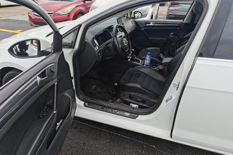 Used Volkswagen Golf 2020 280TSI DSG Luxury Edition Driver Seat