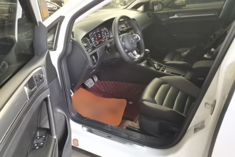 Used Volkswagen Golf 2020 Charming Edition 280TSI DSG R-Line Driver Seat