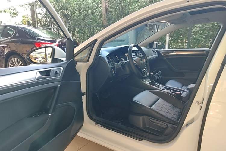 Used Volkswagen Golf 2020 Zhiai Edition 200TSI DSG Comfortable & Ambitious Version Driver Seat