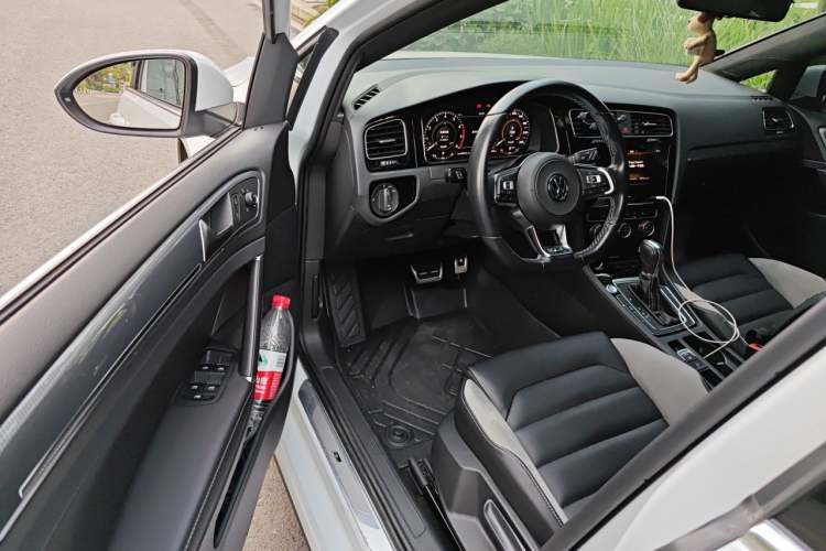 Used Volkswagen Golf 2020 Charming Edition 280TSI DSG R-Line Driver Seat