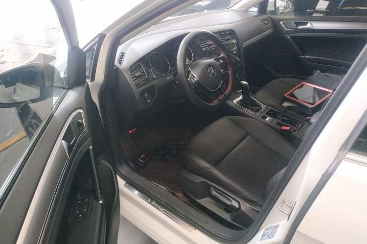 Used Volkswagen Golf 2020 200TSI DSG Comfortable and Ambitious Edition Driver Seat