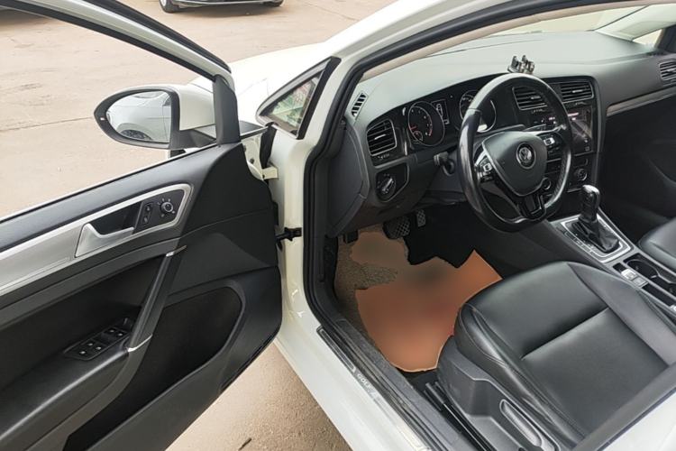Used Volkswagen Golf 2020 200TSI DSG Comfortable and Ambitious Edition Driver Seat