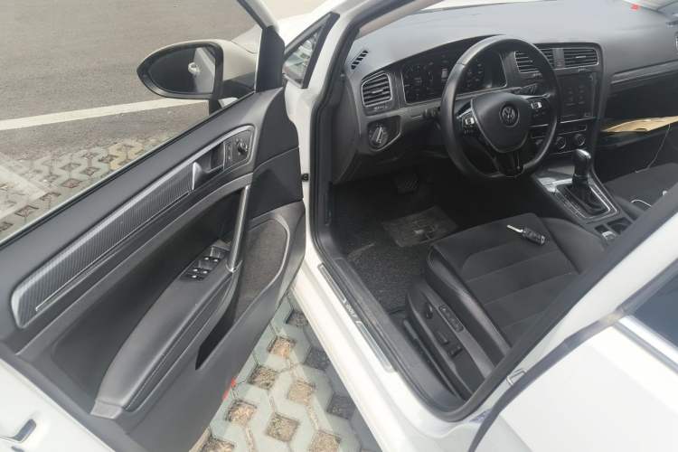 Used Volkswagen Golf 2020 Zhiai Edition 280TSI DSG Luxury Model Driver Seat