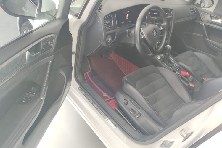 Used Volkswagen Golf 2020 280TSI DSG Luxury Edition Driver Seat