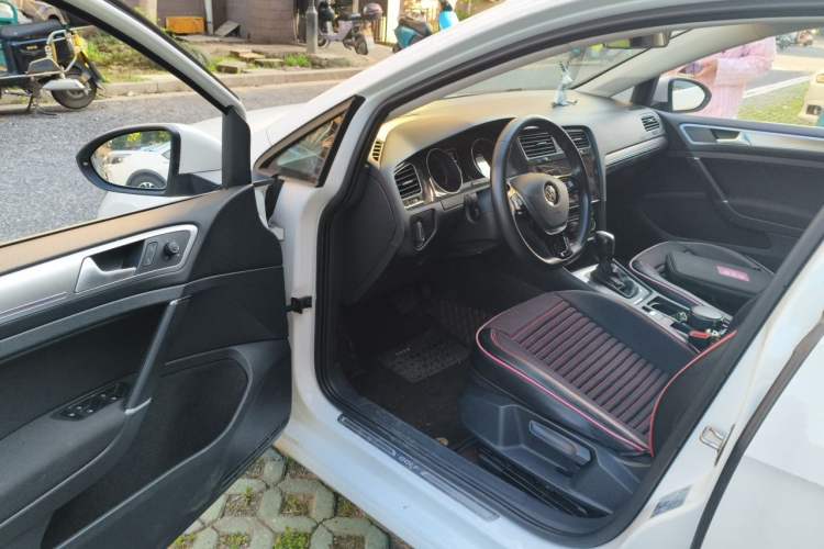 Used Volkswagen Golf 2020 Zhiai Edition 200TSI DSG Comfortable & Ambitious Version Driver Seat