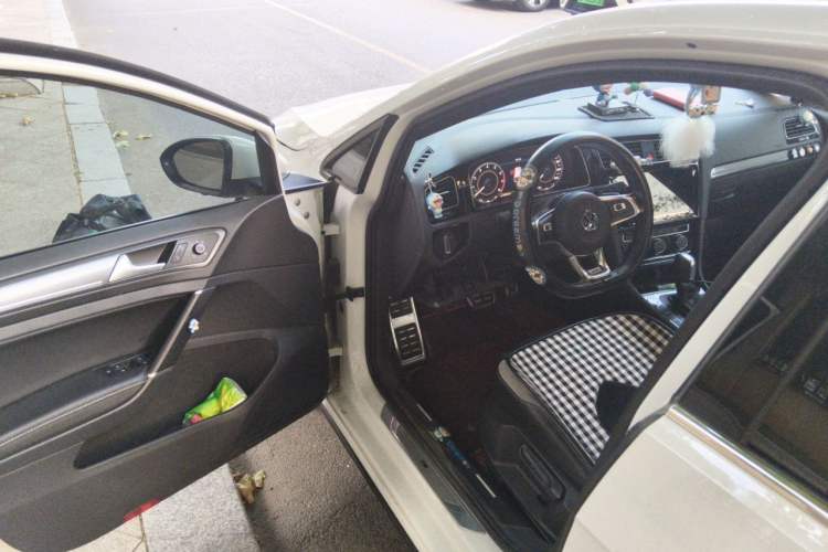Used Volkswagen Golf 2020 Charming Edition 280TSI DSG R-Line Driver Seat