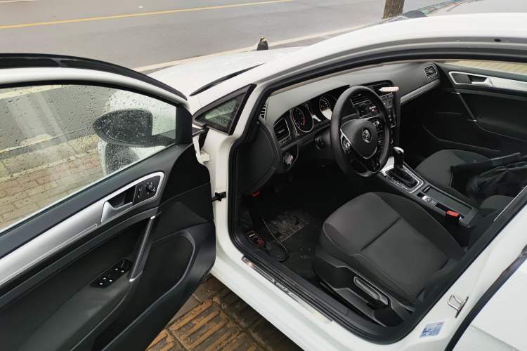 Used Volkswagen Golf 2020 200TSI DSG Comfortable and Ambitious Edition Driver Seat