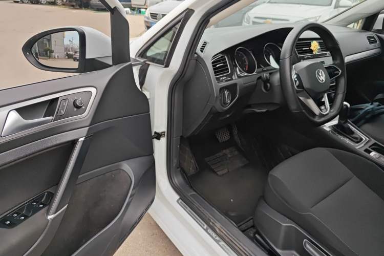 Used Volkswagen Golf 2020 Zhiai Edition 200TSI DSG Comfortable & Ambitious Version Driver Seat