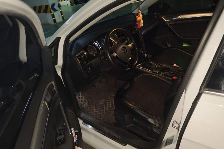 Used Volkswagen Golf 2020 200TSI DSG Comfortable and Ambitious Edition Driver Seat