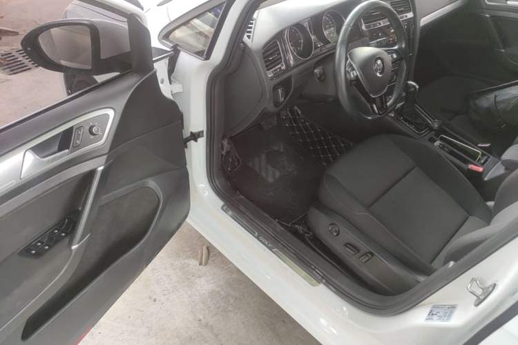 Used Volkswagen Golf 2020 Zhiai Edition 200TSI DSG Comfortable & Ambitious Version Driver Seat