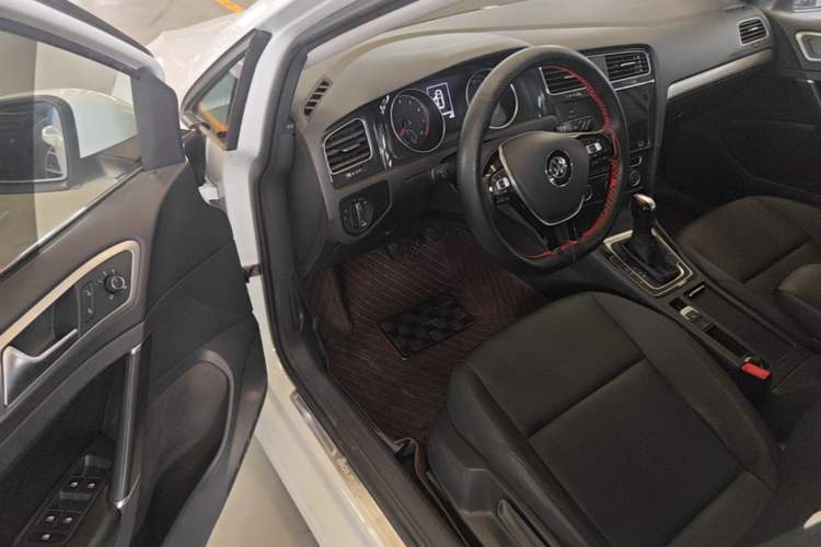 Used Volkswagen Golf 2020 200TSI DSG Comfortable and Ambitious Edition Driver Seat