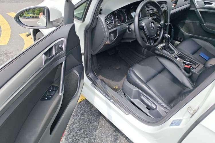 Used Volkswagen Golf 2020 Zhiai Edition 200TSI DSG Comfortable & Ambitious Version Driver Seat
