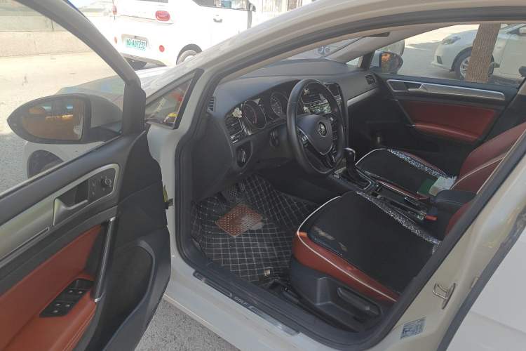 Used Volkswagen Golf 2020 Zhiai Edition 200TSI DSG Comfortable & Ambitious Version Driver Seat