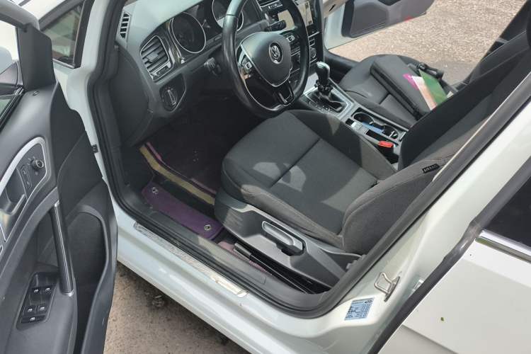 Used Volkswagen Golf 2020 200TSI DSG Comfortable and Ambitious Edition Driver Seat