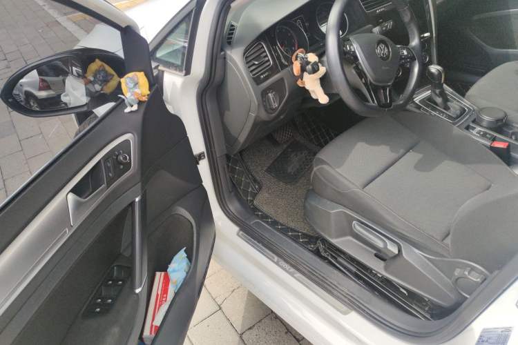 Used Volkswagen Golf 2020 200TSI DSG Comfortable and Ambitious Edition Driver Seat