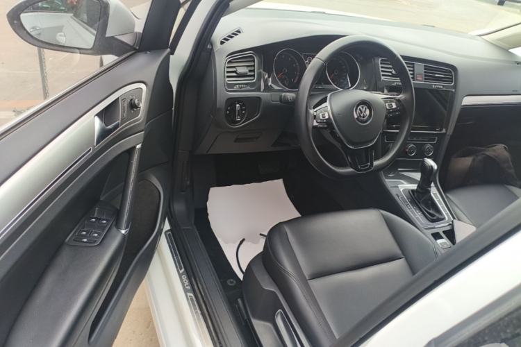 Used Volkswagen Golf 2020 200TSI DSG Comfortable and Ambitious Edition Driver Seat