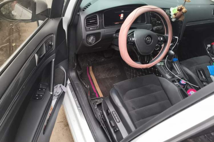 Used Volkswagen Golf 2020 280TSI DSG Luxury Edition Driver Seat
