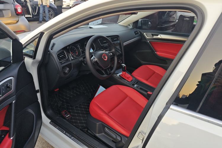Used Volkswagen Golf 2020 200TSI DSG Comfortable and Ambitious Edition Driver Seat