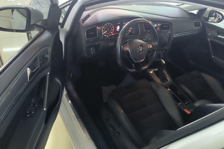 Used Volkswagen Golf 2020 280TSI DSG Luxury Edition Driver Seat