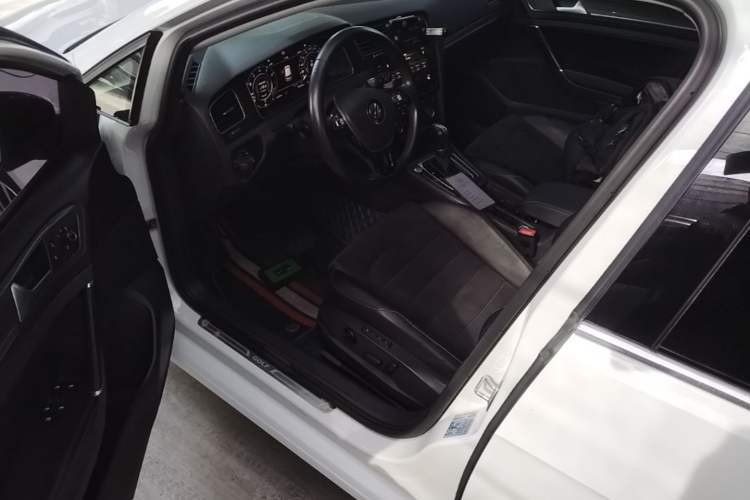 Used Volkswagen Golf 2020 280TSI DSG Luxury Edition Driver Seat