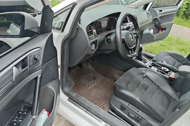 Used Volkswagen Golf 2020 Zhiai Edition 280TSI DSG Luxury Model Driver Seat