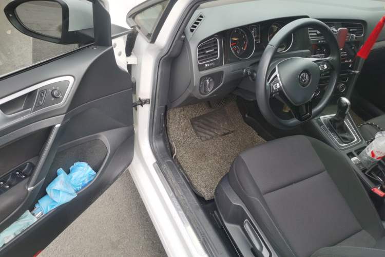Used Volkswagen Golf 2020 200TSI DSG Comfortable and Ambitious Edition Driver Seat