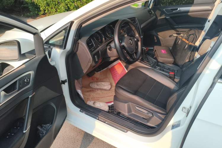 Used Volkswagen Golf 2020 Zhiai Edition 200TSI DSG Comfortable & Ambitious Version Driver Seat