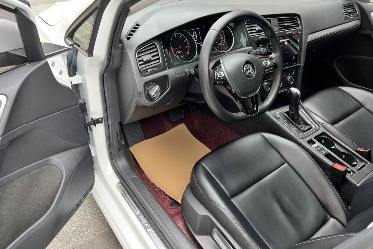 Used Volkswagen Golf 2020 200TSI DSG Comfortable and Ambitious Edition Driver Seat