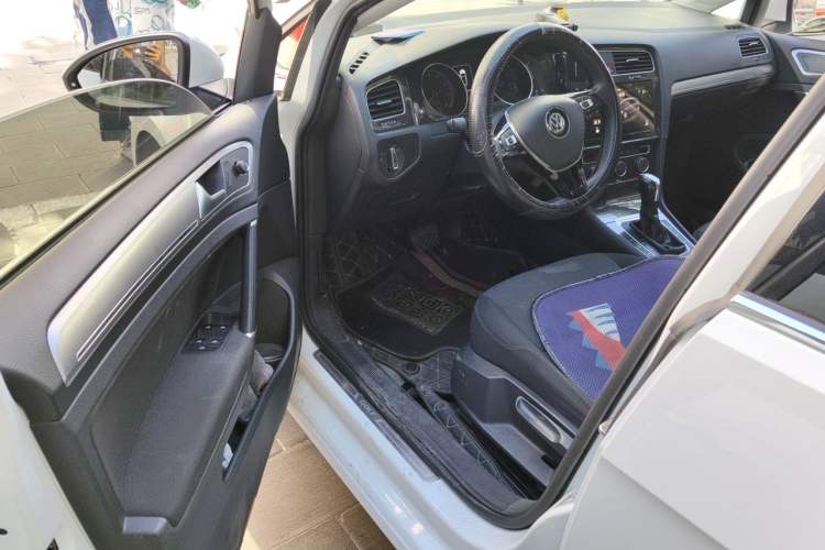 Used Volkswagen Golf 2020 200TSI DSG Comfortable and Ambitious Edition Driver Seat