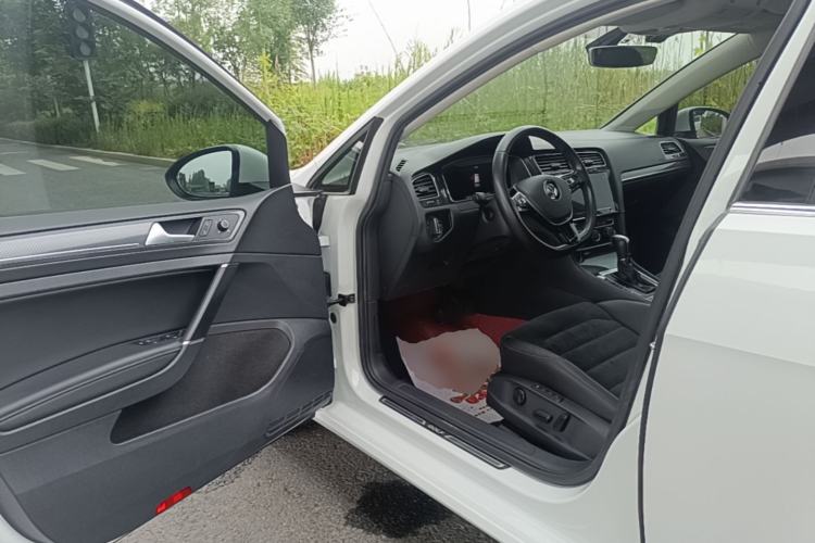 Used Volkswagen Golf 2020 280TSI DSG Luxury Edition Driver Seat