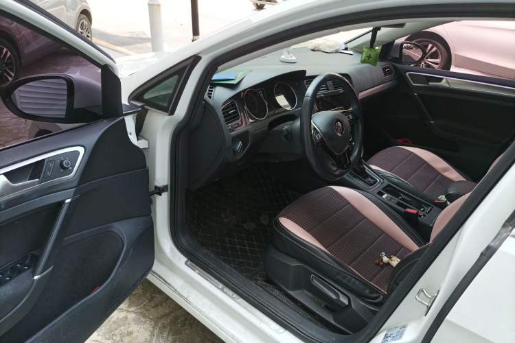 Used Volkswagen Golf 2020 Zhiai Edition 200TSI DSG Comfortable & Ambitious Version Driver Seat