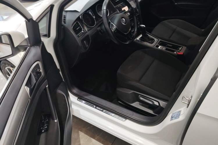 Used Volkswagen Golf 2020 200TSI DSG Comfortable and Ambitious Edition Driver Seat