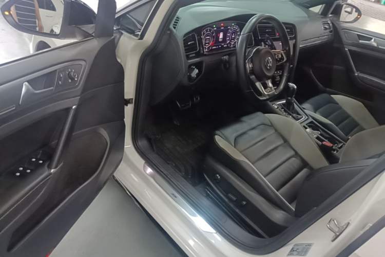 Used Volkswagen Golf 2020 Charming Edition 280TSI DSG R-Line Driver Seat