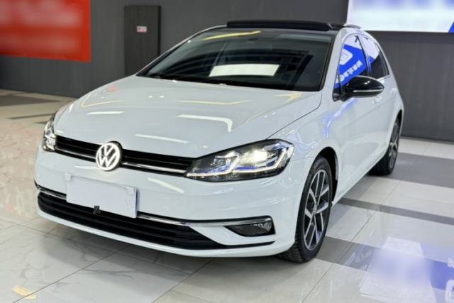 Ojetý Volkswagen Golf 2020 Zhiai Edition 280TSI DSG Comfort Model