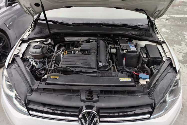 Used Volkswagen Golf 2020 Zhiai Edition 280TSI DSG Comfort Model Engine Bay