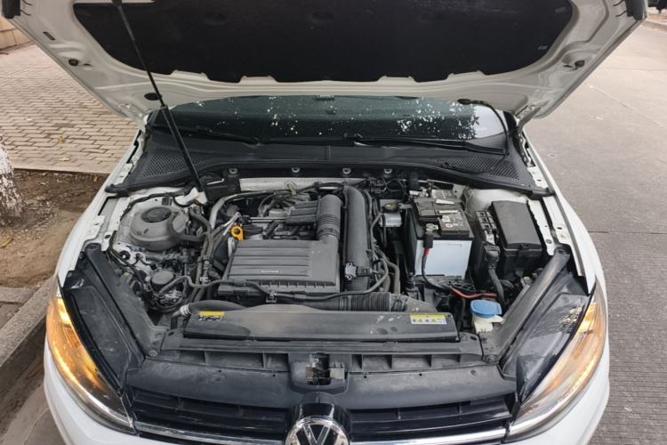Used Volkswagen Golf 2020 Zhiai Edition 280TSI DSG Luxury Model Engine Bay