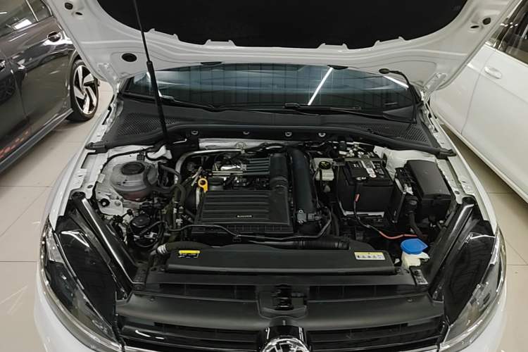 Used Volkswagen Golf 2020 Zhiai Edition 280TSI DSG Luxury Model Engine Bay