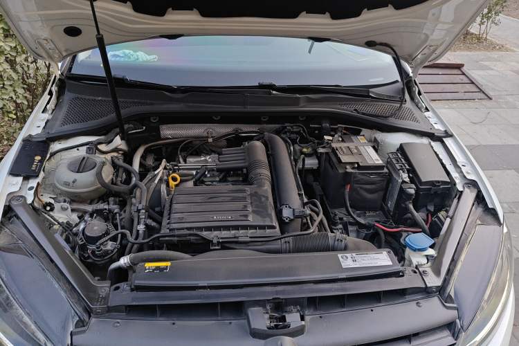 Used Volkswagen Golf 2020 Zhiai Edition 280TSI DSG Luxury Model Engine Bay