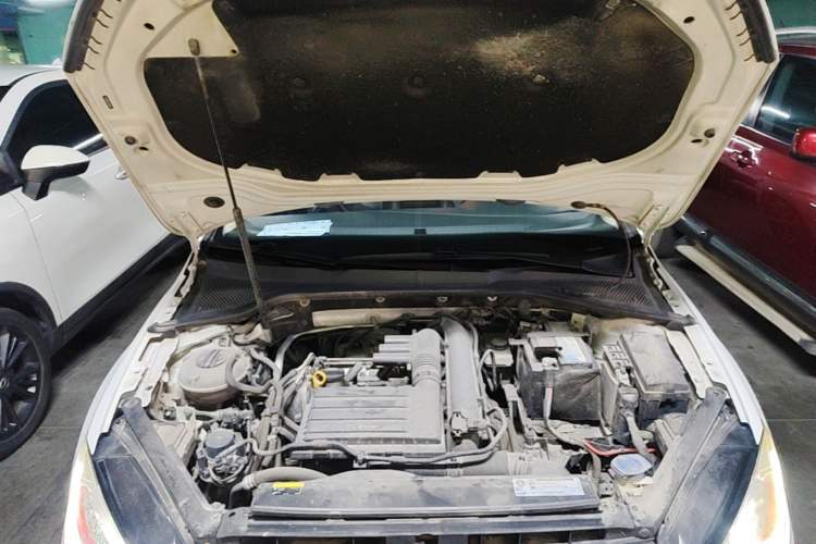 Used Volkswagen Golf 2020 Zhiai Edition 280TSI DSG Comfort Model Engine Bay