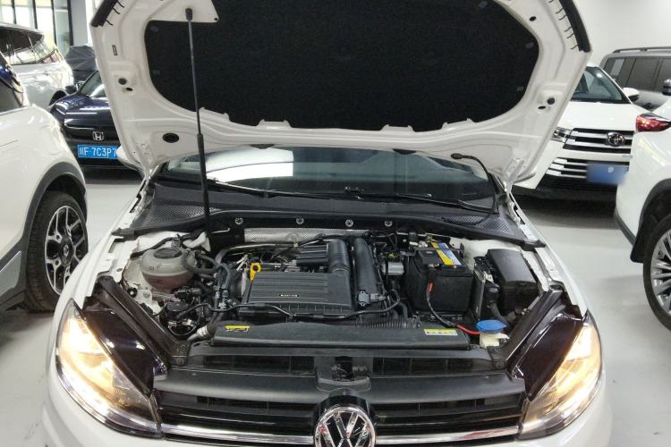 Used Volkswagen Golf 2020 Zhiai Edition 280TSI DSG Comfort Model Engine Bay