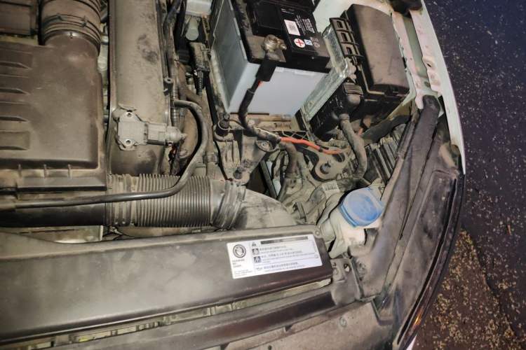 Used Volkswagen Golf 2020 280TSI DSG Luxury Edition Engine Bay Left