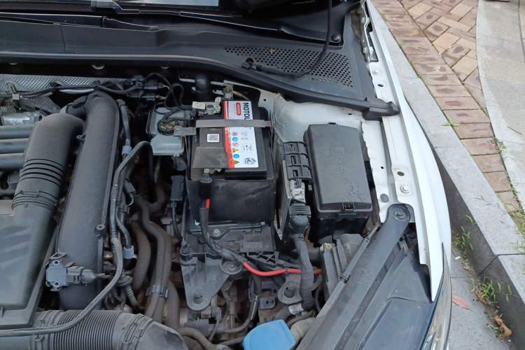 Used Volkswagen Golf 2020 Charming Edition 280TSI DSG R-Line Engine Bay Left