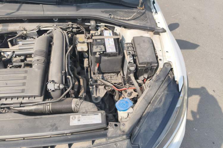 Used Volkswagen Golf 2020 Zhiai Edition 280TSI DSG Comfort Model Engine Bay Left