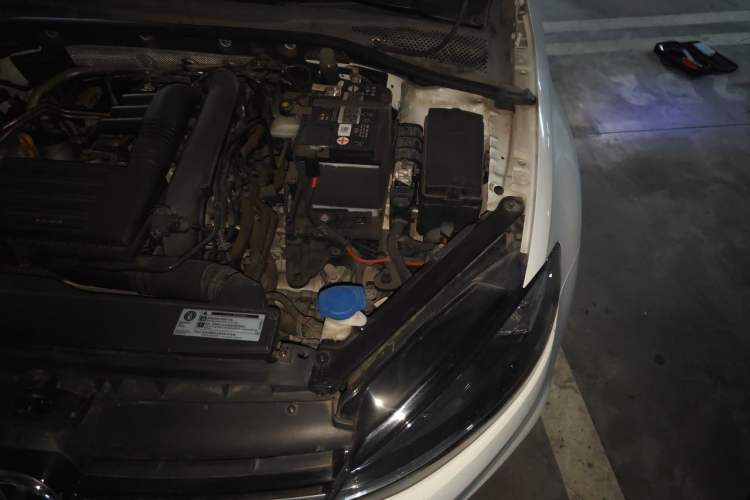 Used Volkswagen Golf 2020 Zhiai Edition 280TSI DSG Comfort Model Engine Bay Left