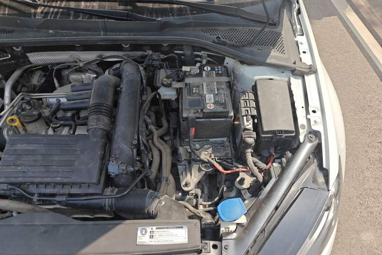 Used Volkswagen Golf 2020 Zhiai Edition 200TSI DSG Comfortable & Ambitious Version Engine Bay Left