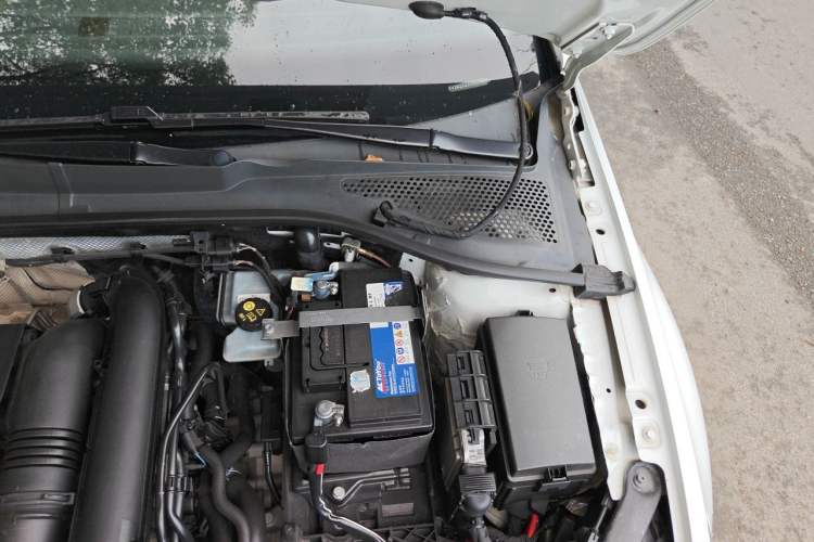 Used Volkswagen Golf 2020 280TSI DSG Luxury Edition Engine Bay Left