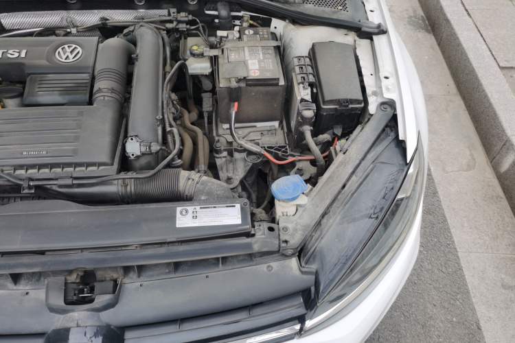 Used Volkswagen Golf 2020 200TSI DSG Comfortable and Ambitious Edition Engine Bay Left